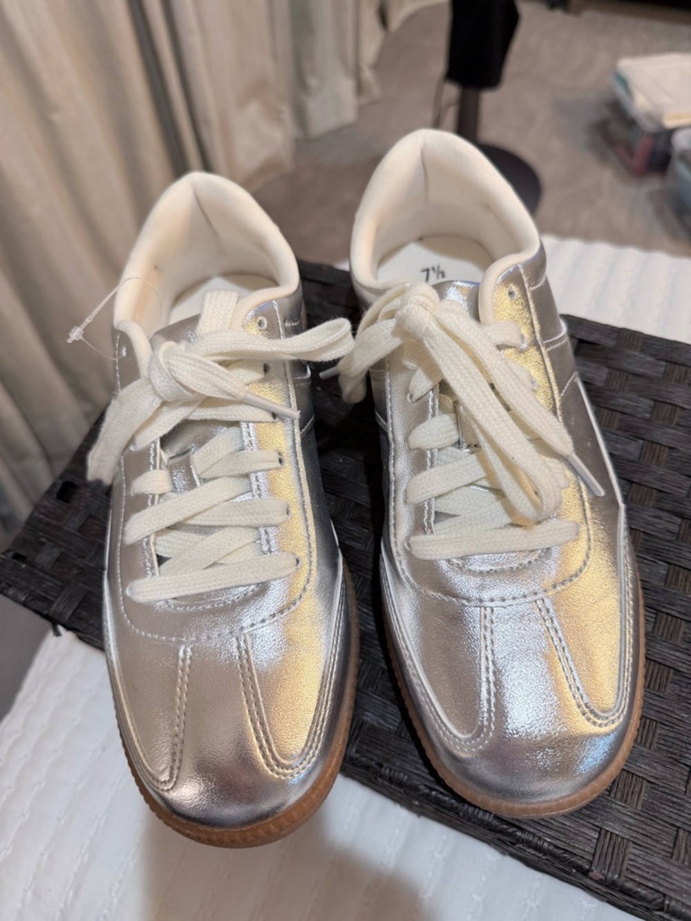 No Boundaries Silver Metallic Women's Lace-Up Sneakers NWOB Size 7.5